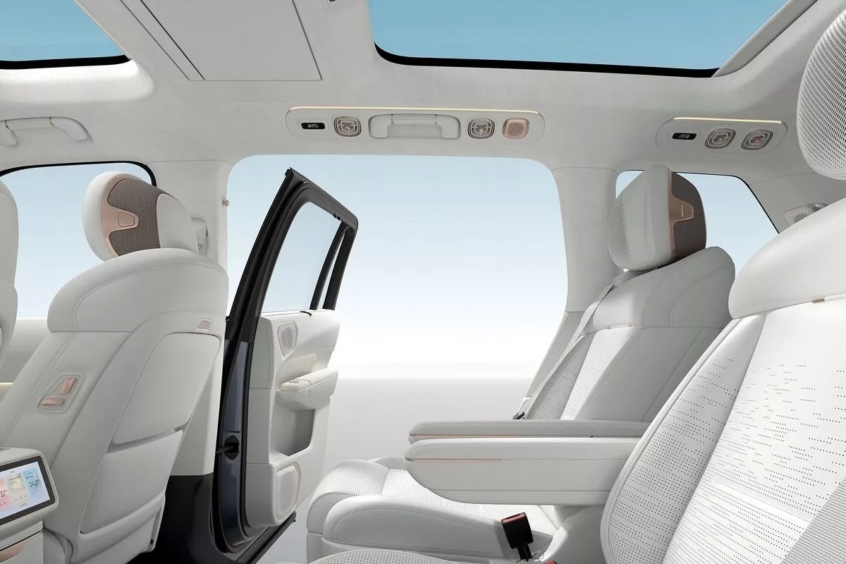 Lynk &amp; Co 009 ra mắt: SUV to hơn Explorer, 2 màn hình 6K 30 inch, mạnh ngang siêu xe- Ảnh 15.