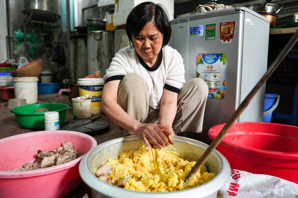 Làng Bạc rộn ràng gói bánh chưng thời điểm cận Tết