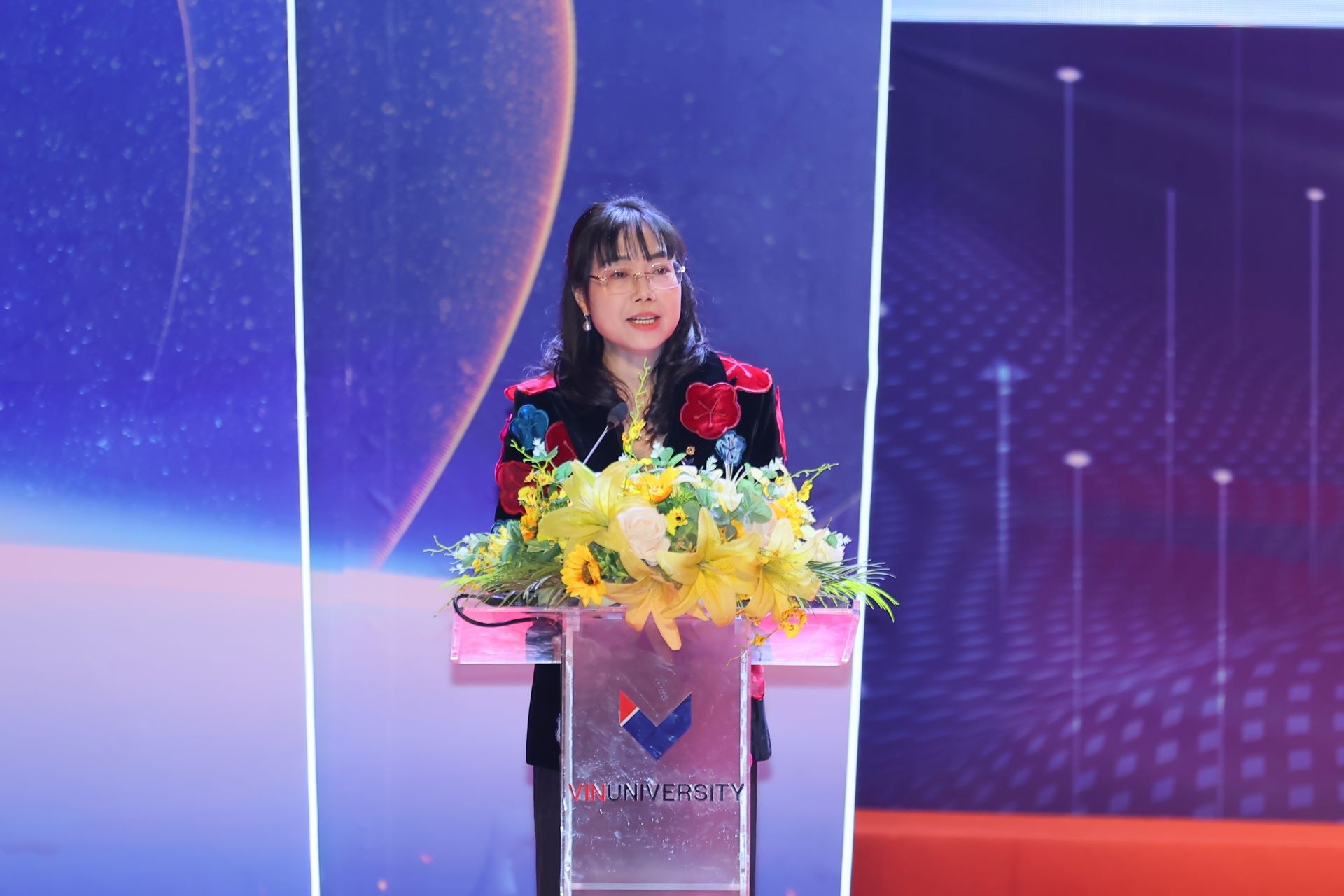 TS. Lê Mai Lan, Chủ tịch Hội đồng Trường Đại học VinUni đã có bài phát biểu cùng lời tuyên thệ đầy ý nghĩa tại buổi lễ kỉ niệm