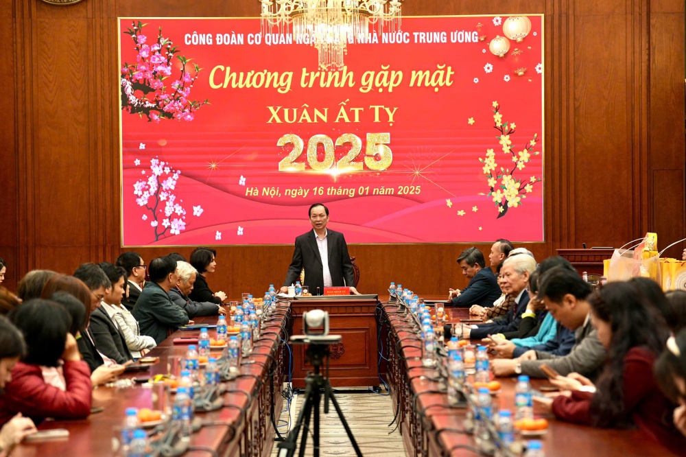 Phó Thống đốc Đào Minh Tú tại buổi gặp mặt