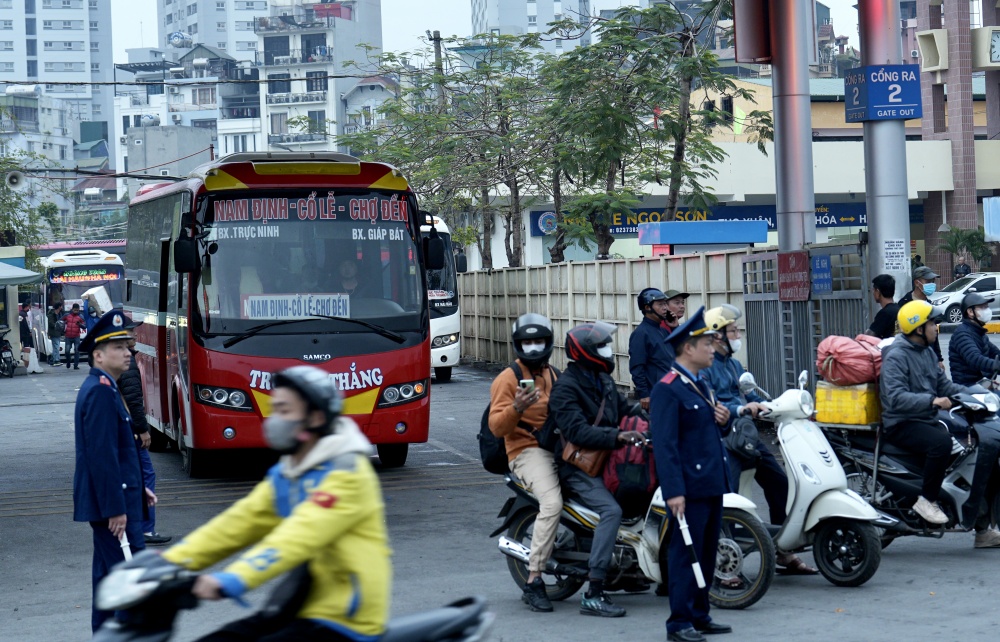 Hà Nội: Người dân tạm biệt Thủ đô, về quê đón Tết Hà Nội: Người dân tạm biệt Thủ đô, về quê đón Tết