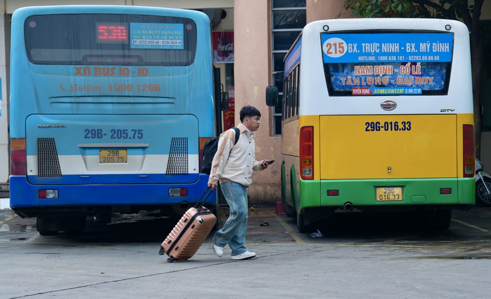 Hà Nội: Người dân tạm biệt Thủ đô, về quê đón Tết Hà Nội: Người dân tạm biệt Thủ đô, về quê đón Tết