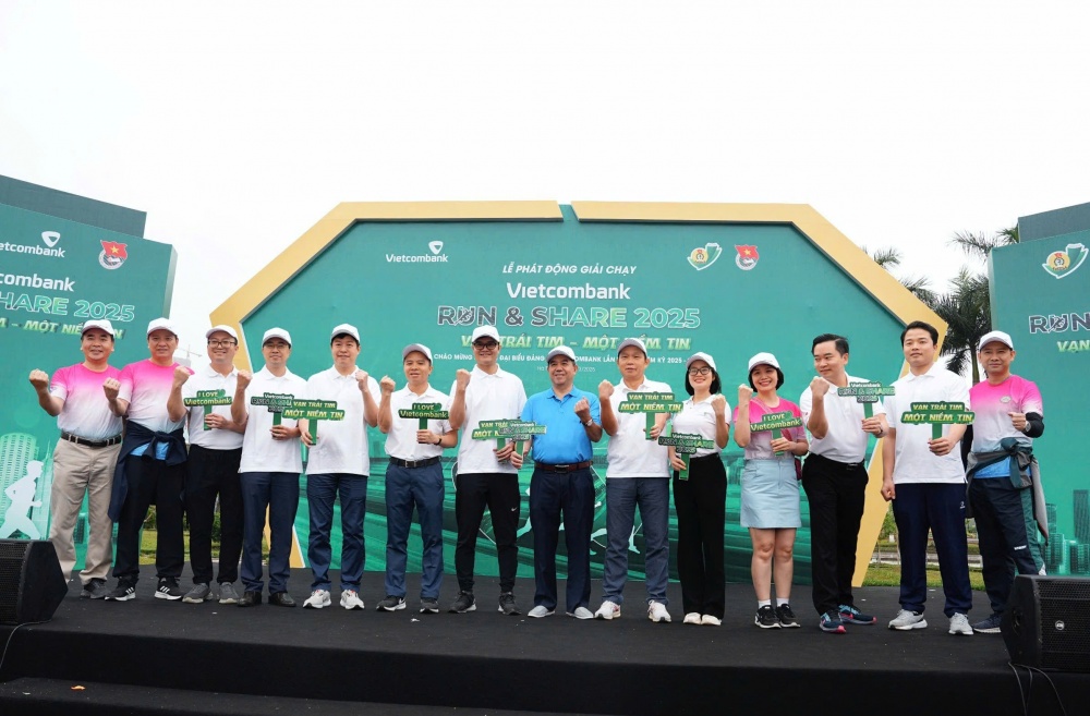 Hơn 500 VĐV tham gia Giải chạy “Vietcombank Run & Share 2025: Vạn trái tim - Một niềm tin”