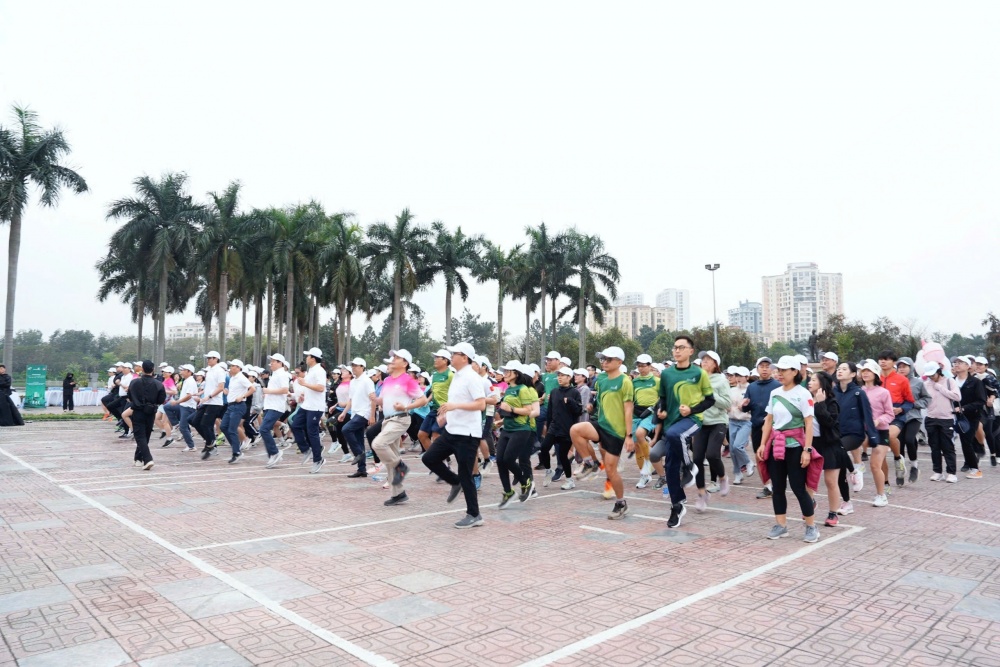 Hơn 500 VĐV tham gia Giải chạy “Vietcombank Run & Share 2025: Vạn trái tim - Một niềm tin”