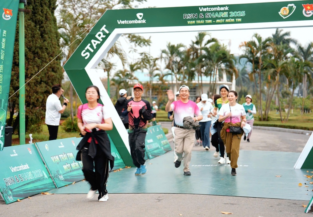 Hơn 500 VĐV tham gia Giải chạy “Vietcombank Run & Share 2025: Vạn trái tim - Một niềm tin”