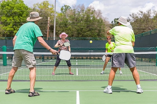 Người cao tuổi có chơi được Pickleball?
