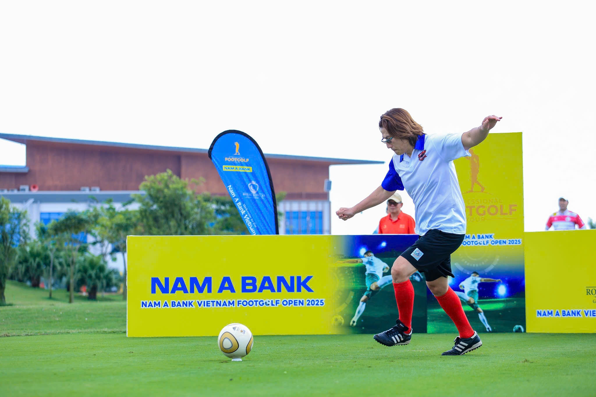 Footgolf là môn thể thao kết hợp tinh tế giữa kỹ thuật đá bóng và chiến thuật của golf.