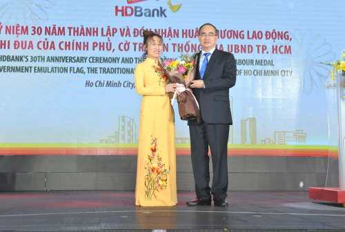 ky niem 30 nam hoat dong ngay hoi lon cua can bo nhan vien hdbank 96885