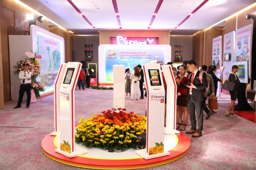 ky niem 30 nam hoat dong ngay hoi lon cua can bo nhan vien hdbank 96885