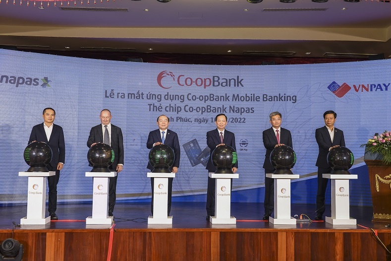 ra mat ung dung ngan hang so co opbank va the chip co opbank napas