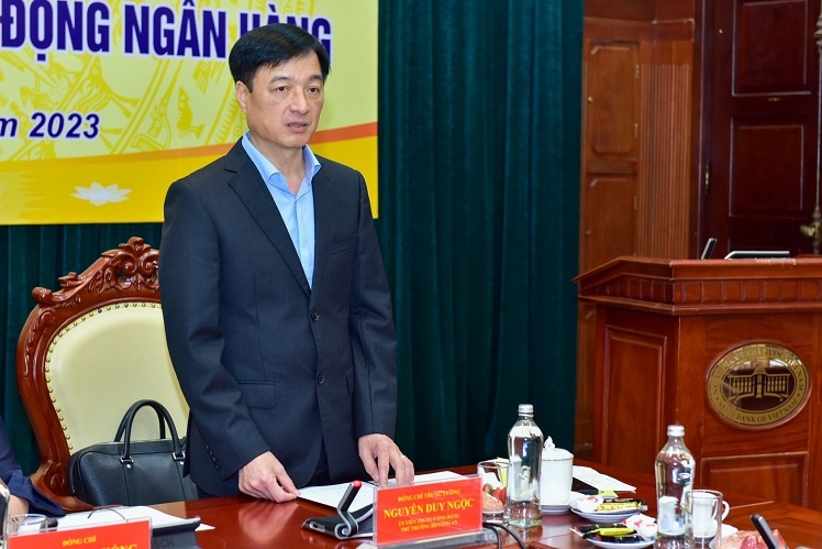 thuc day ung dung du lieu ve dan cu trong hoat dong ngan hang