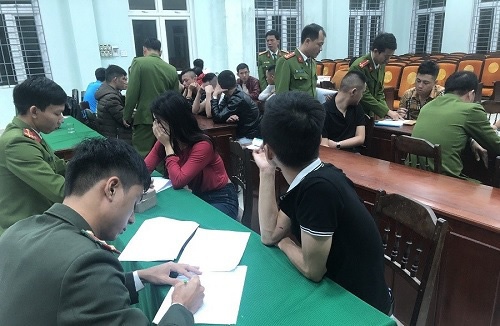 Công an được từ chối làm việc với người ăn mặc phản cảm từ 30/3