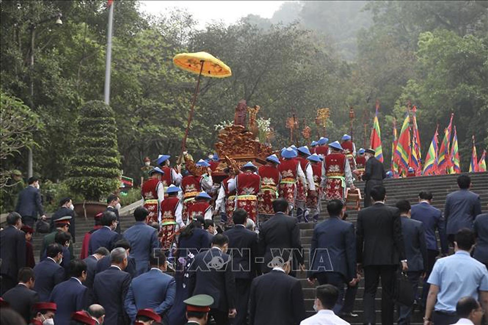 long trong to chuc le dang huong tuong niem cac vua hung