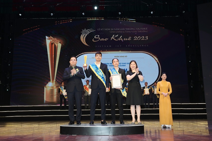 BAOVIET Bank nhận Giải thưởng Sao Khuê 2023 trong triển khai phần mềm ngân hàng số