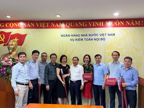 Công đoàn cơ sở Vụ Kiểm toán nội bộ động viên đoàn viên công đoàn tham gia giải chạy BIDV Run