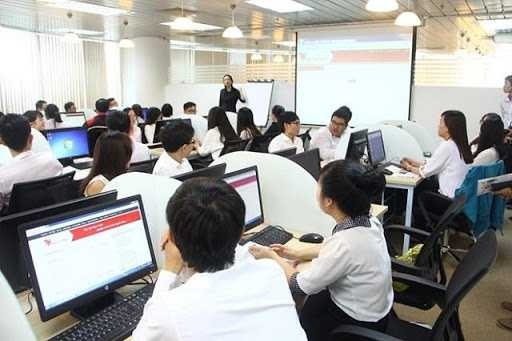 nhan luc dich vu tai chinh nang cao ky nang de bat nhip voi ky nguyen so