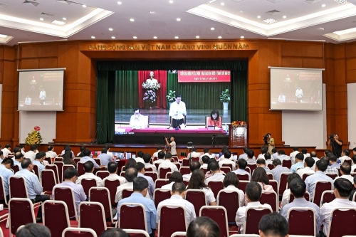 Quyết tâm hoàn thành toàn diện, thu ngân sách vượt dự toán