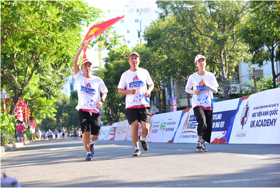 gia dinh chay vi tuong lai family run for the future