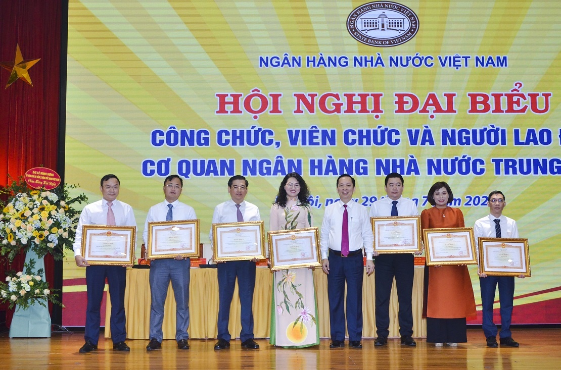 phat huy tinh than doan ket nang dong sang tao de hoan thanh tot nhiem vu