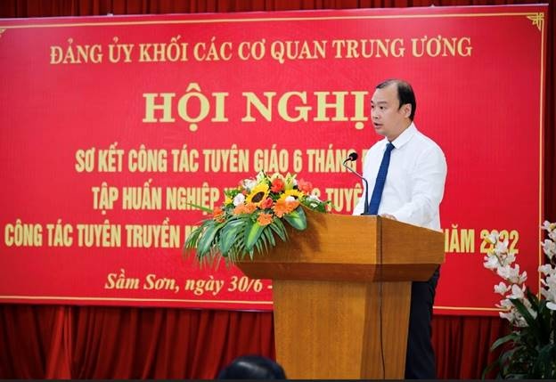 dang uy khoi cac co quan trung uong de cao vai tro neu guong cua can bo dang vien