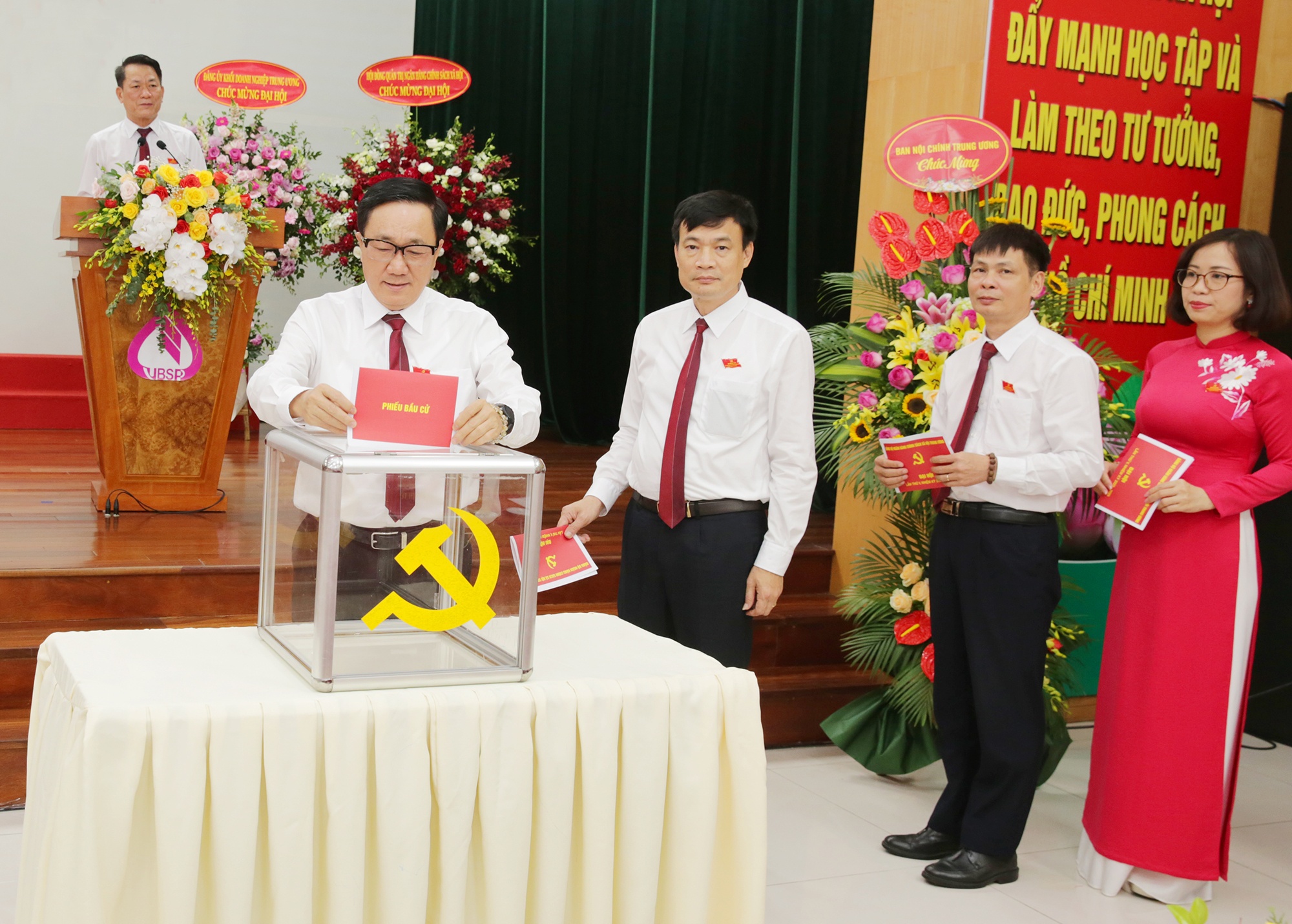 xay dung dang bo vung manh khong ngung doi moi mo rong tin dung chinh sach xa hoi