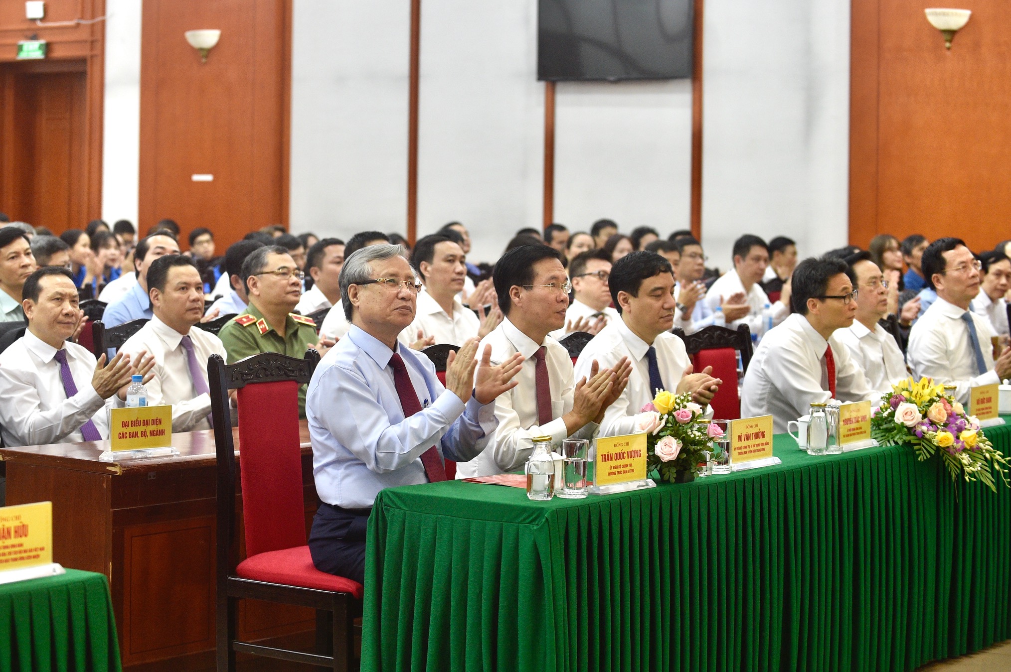 khai truong trang tin dien tu dai hoi xiii cua dang