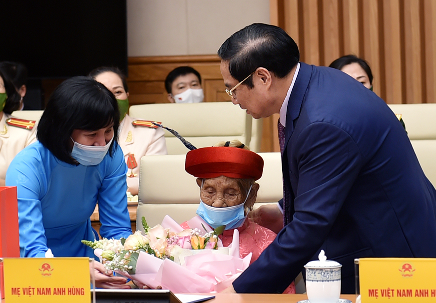 thu tuong pham minh chinh con nhieu viec phai lam de chi em phu nu co cuoc song tot dep hon