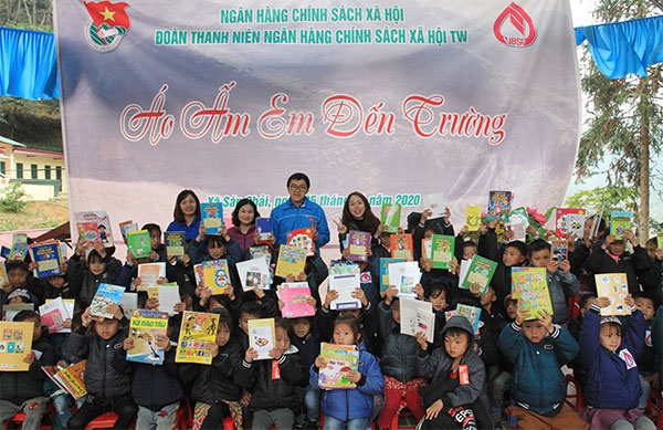 nhcsxh trung uong tuoi tre xung kich thuc hien nhiem vu chinh tri