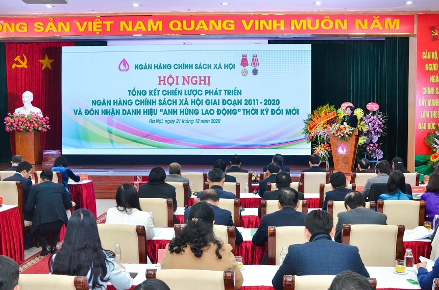 ngan hang chinh sach xa hoi don nhan danh hieu anh hung lao dong thoi ky doi moi