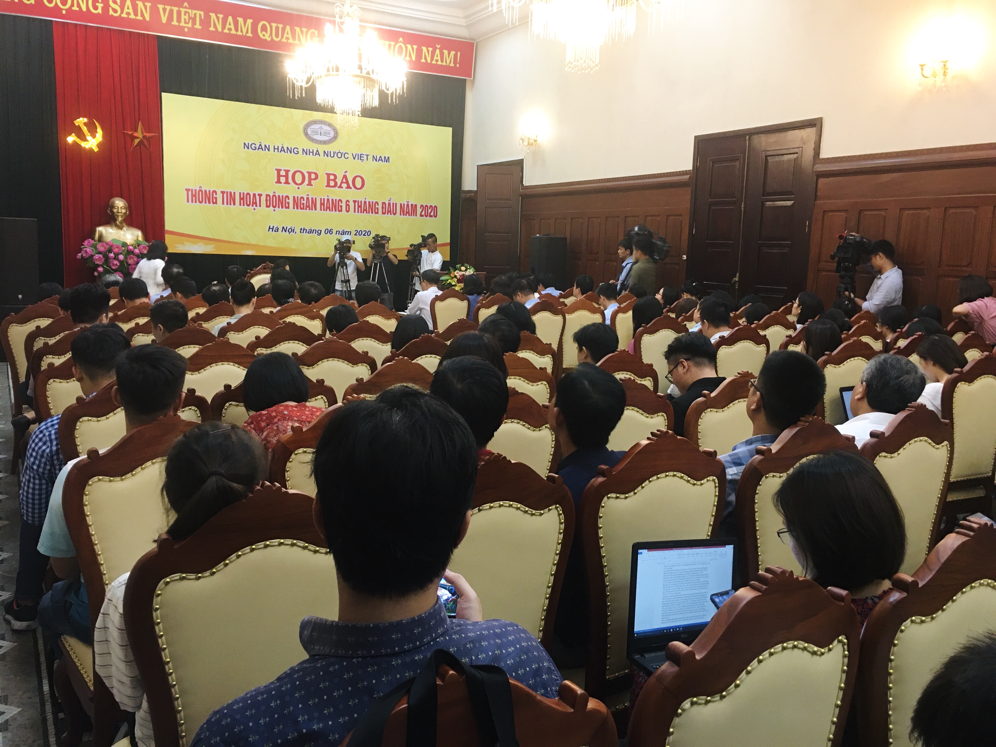 tap trung cac giai phap vuot qua ba thach thuc cua nganh ngan hang trong 6 thang cuoi nam
