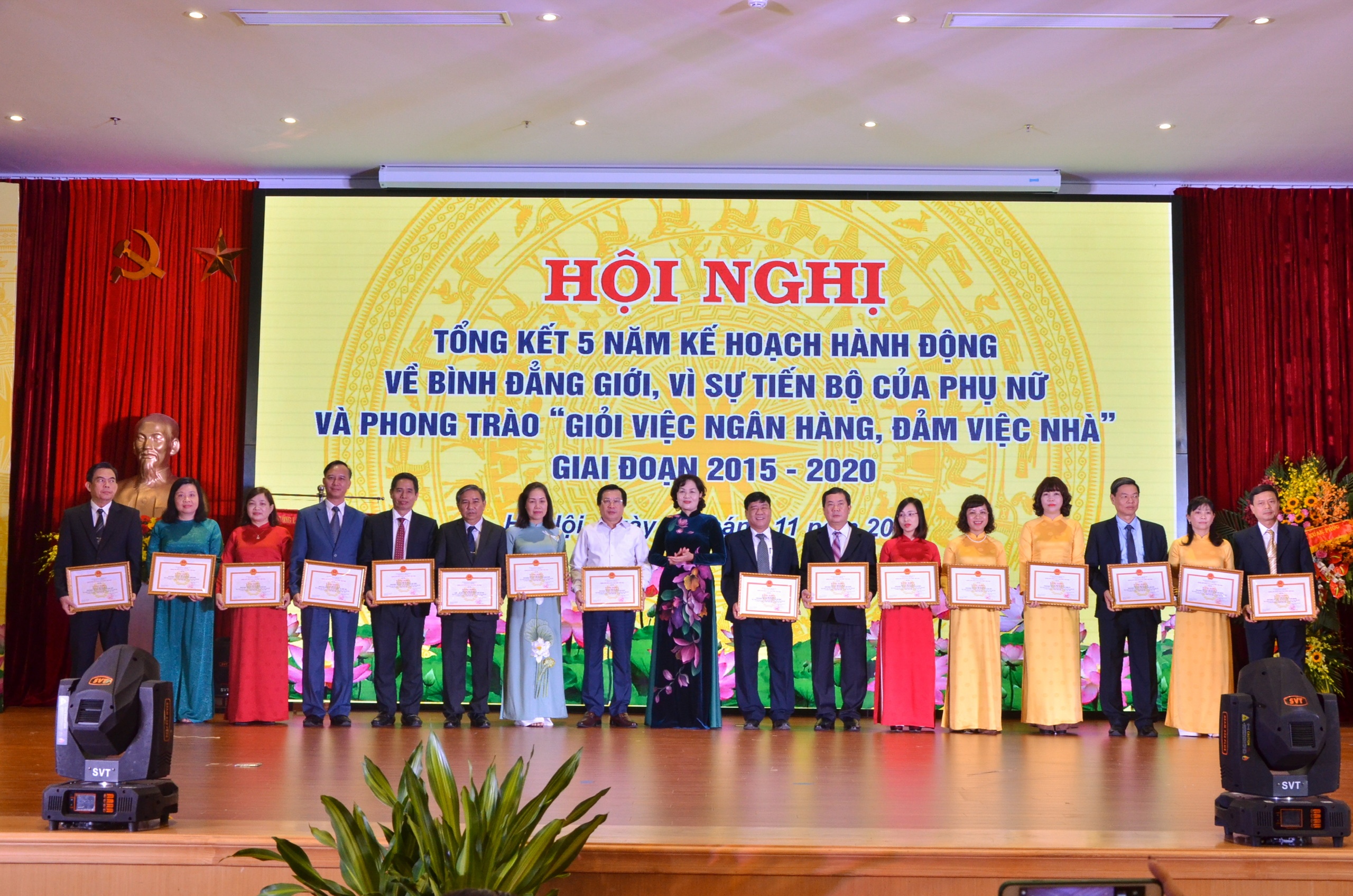 phu nu phat huy nang luc tri tue vi su phat trien cua nganh ngan hang
