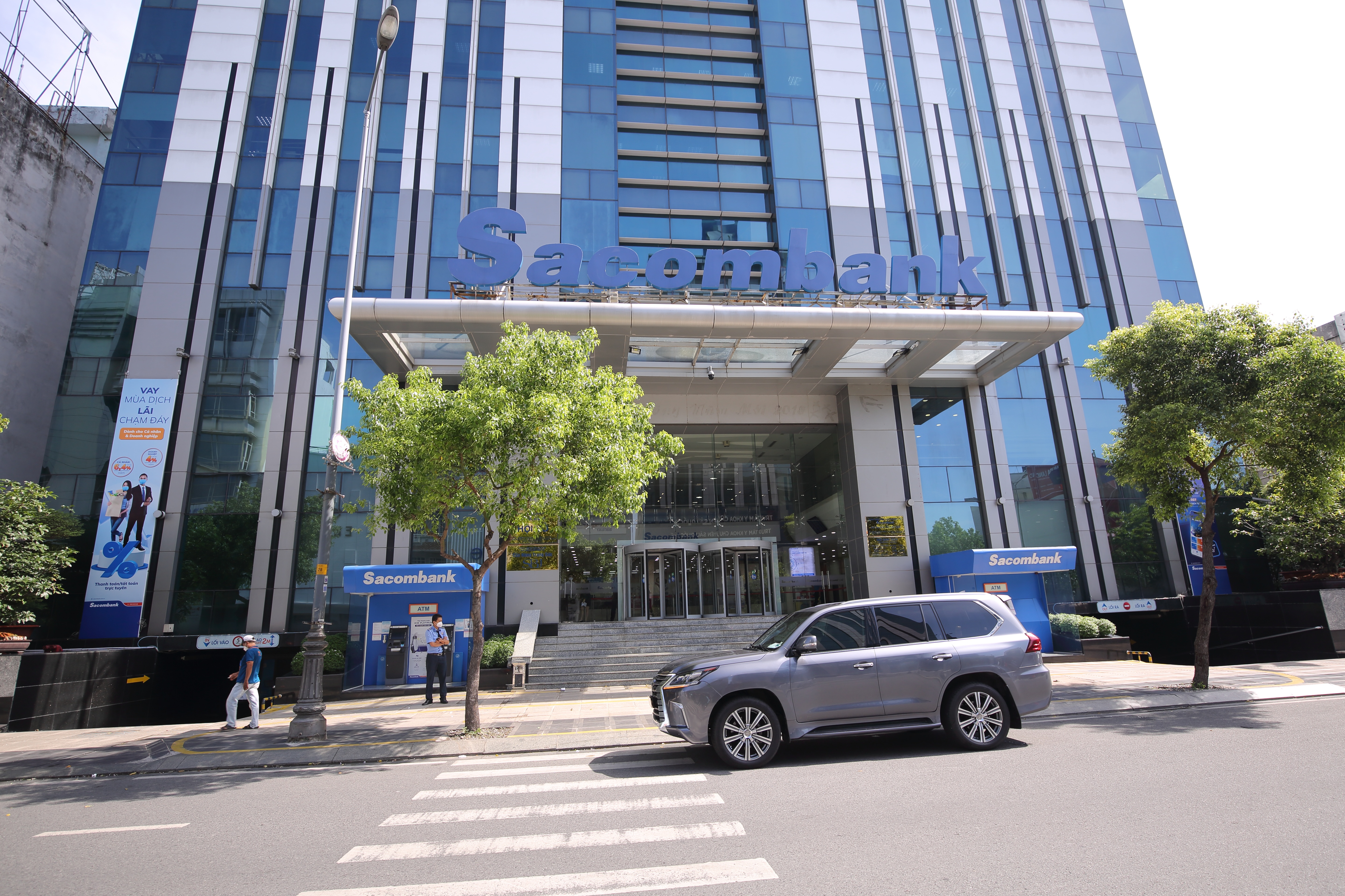 sacombank hoan thanh chi tieu quan trong trong de an tai co cau