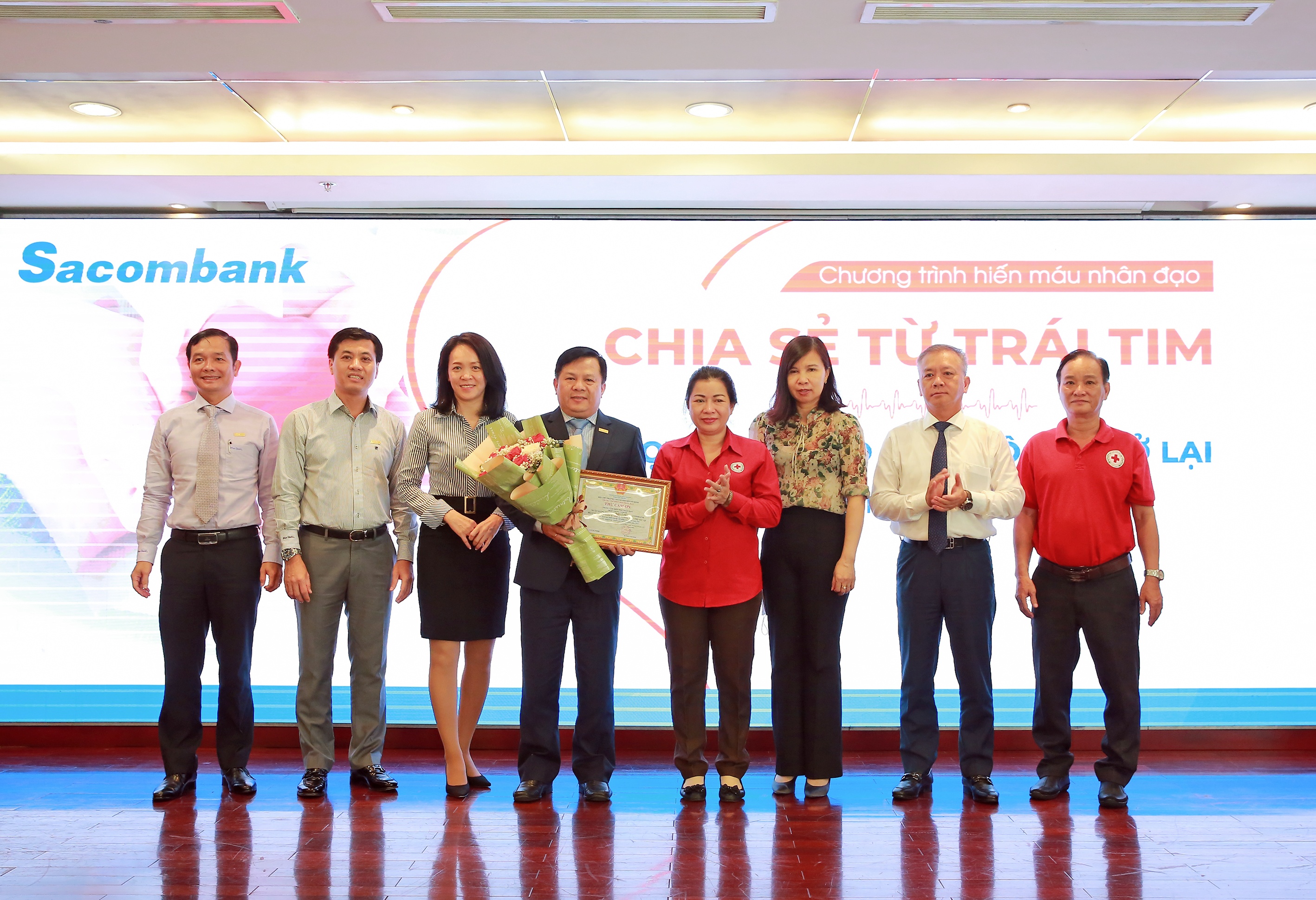 sacombank chia se tu trai tim lan thu 10