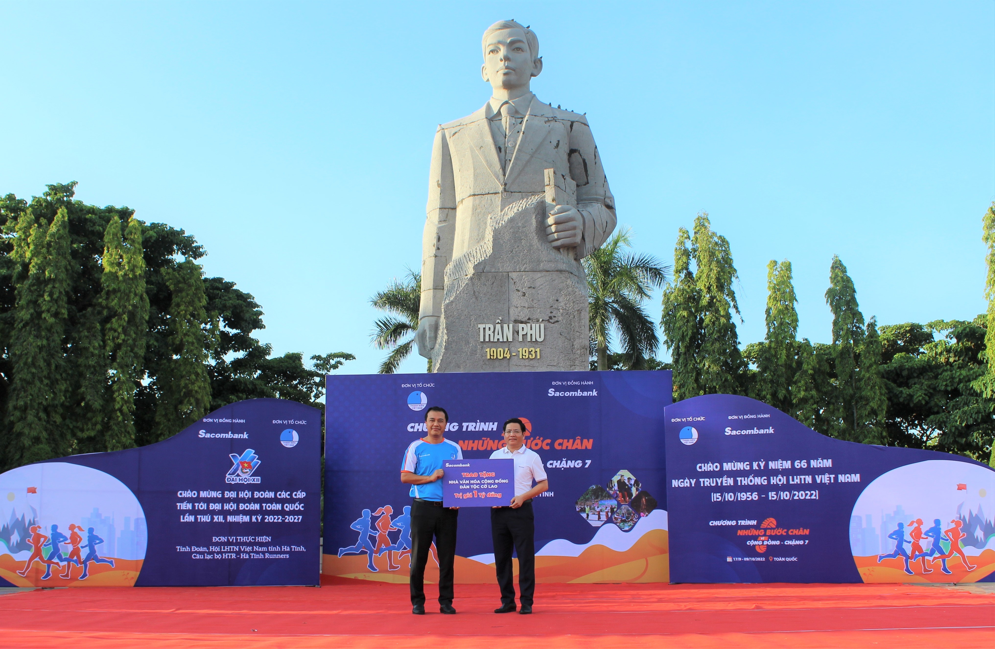 cung sacombank gop buoc chan xay nha van hoa cong dong tang nguoi dan toc co lao