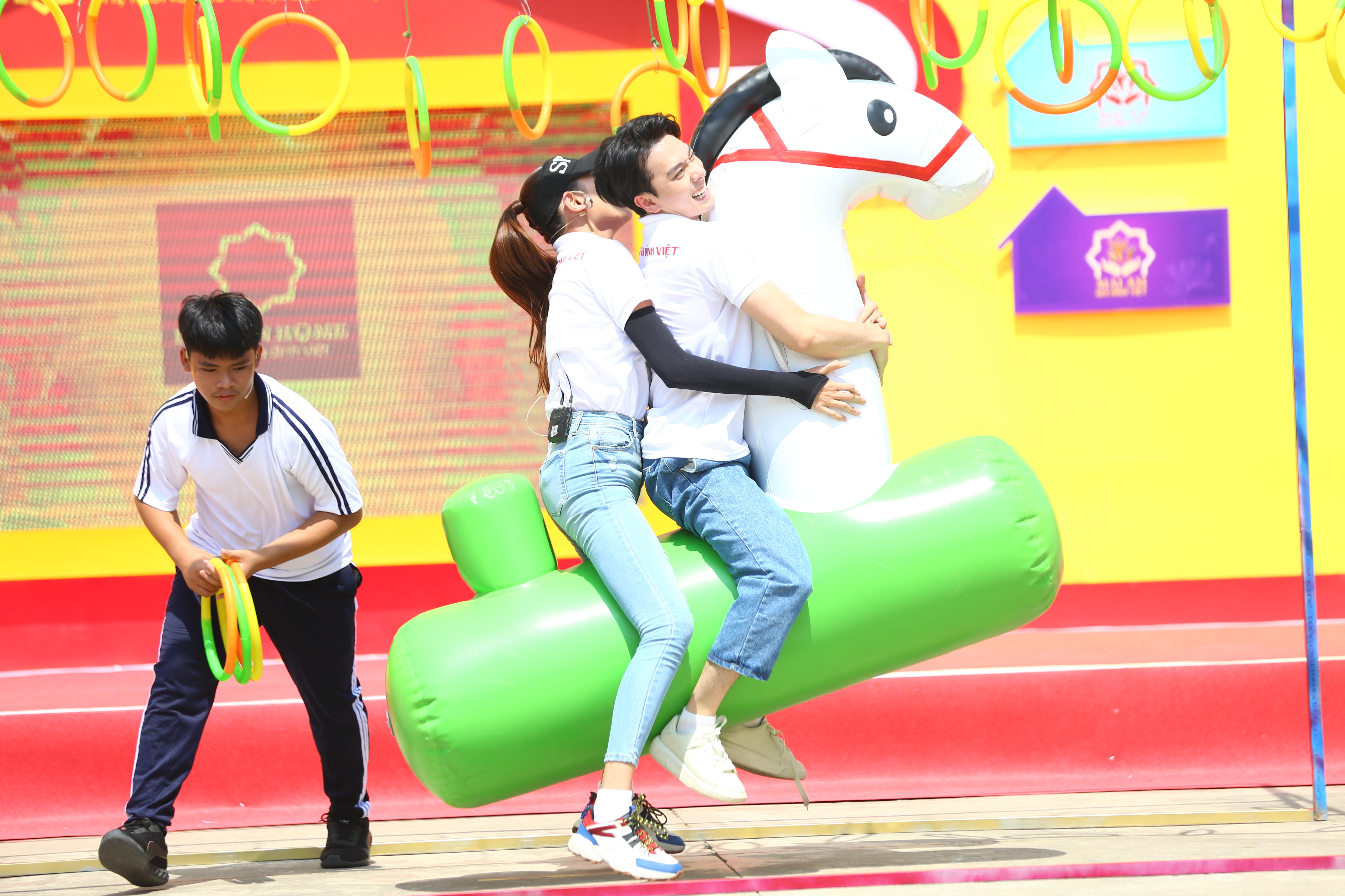 vo hoang yen hai nam doc suc thuc hien thu thach ho tro cac gia dinh