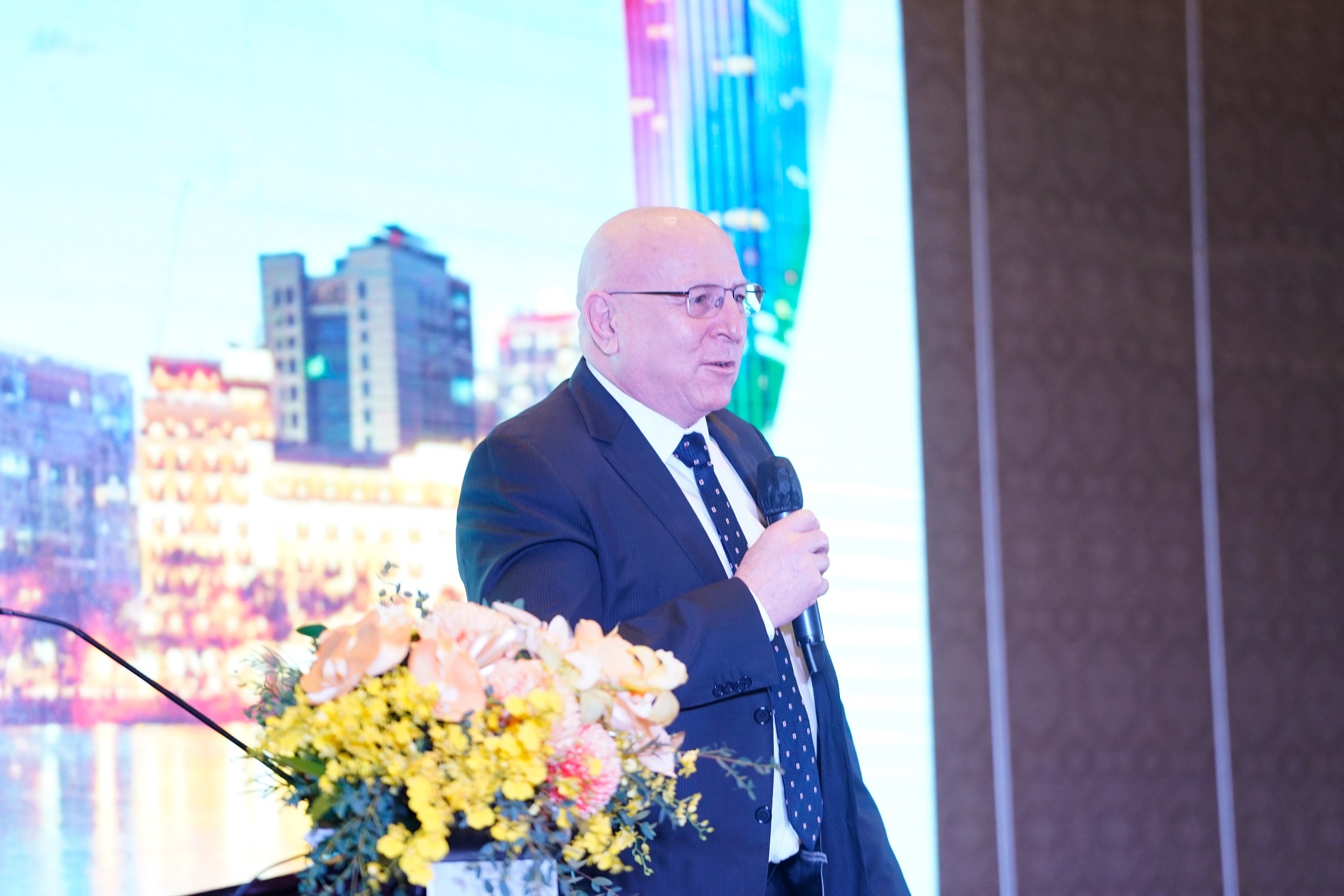 sacombank hop tac trien khai nen tang ngan hang hop kenh voi lien danh temenos hipt
