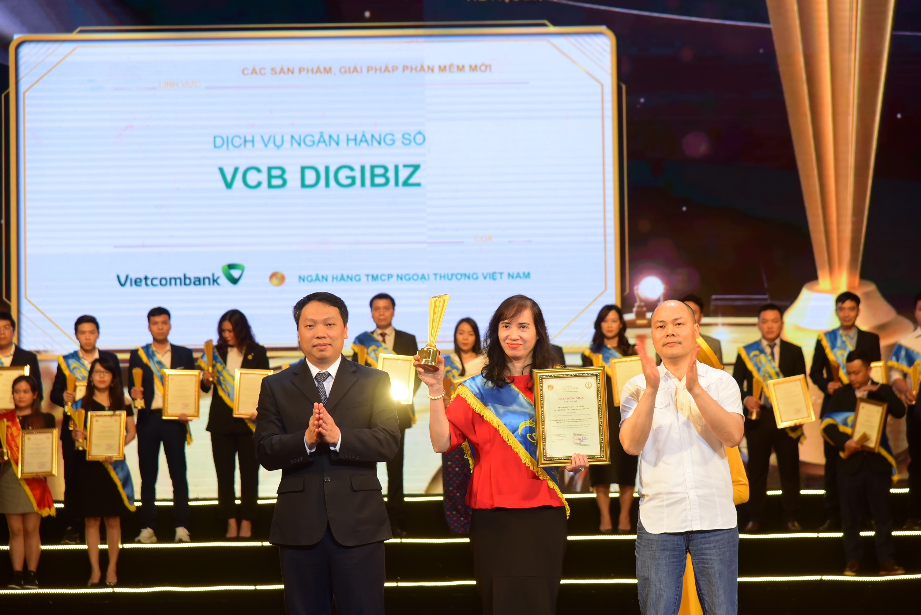 dich vu ngan hang so vcb digibiz cua vietcombank duoc trao giai sao khue 2022