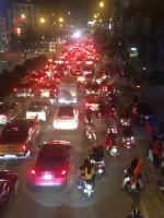 Người dân đổ ra đường mừng chiến thắng của đội tuyển Việt Nam