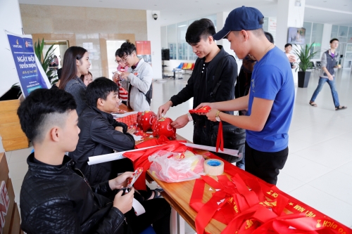 Đại học Đông Á hỗ trợ vé xe Tết cho sinh viên