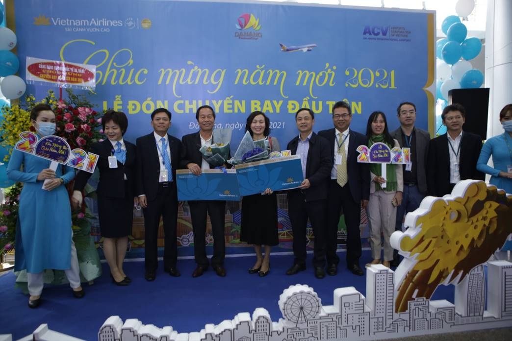 da nang don chuyen bay dau tien trong nam moi 2021
