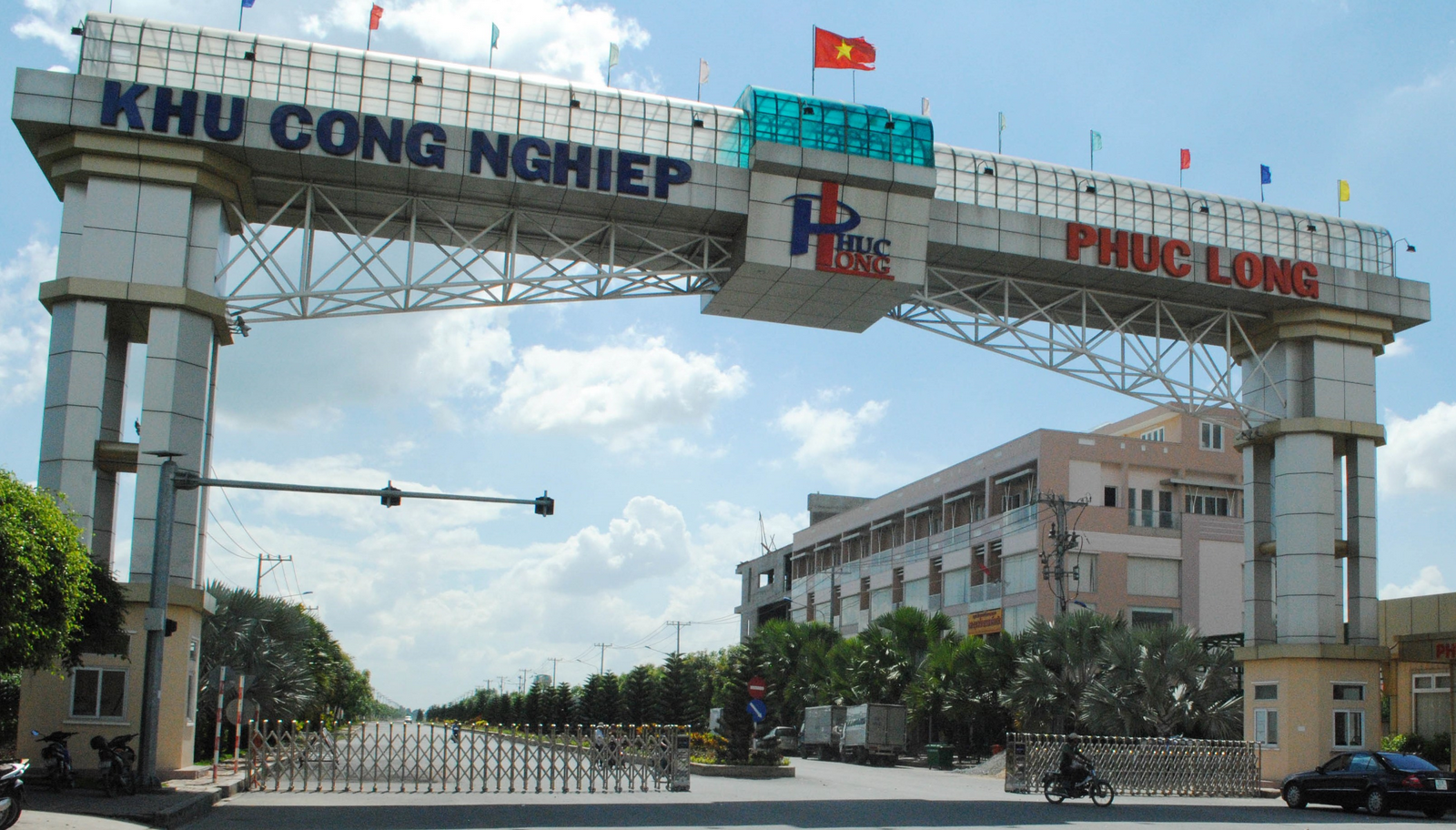Thận trọng mở rộng nhà xưởng cho thuê