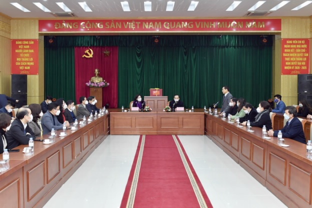 thong doc nguyen thi hong lam viec voi nhnn chi nhanh tinh cao bang