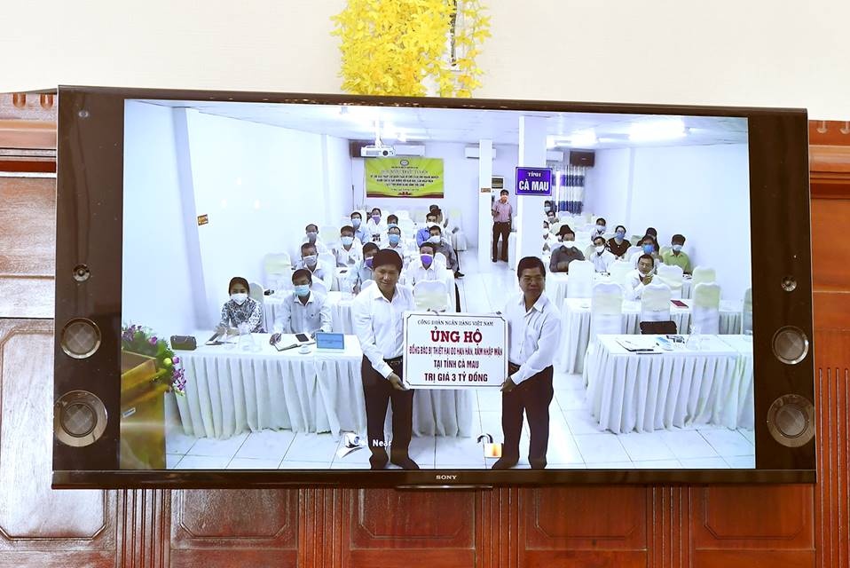 nganh ngan hang tang cuong thuc hien cac giai phap ho tro khach hang bi anh huong do ngap man