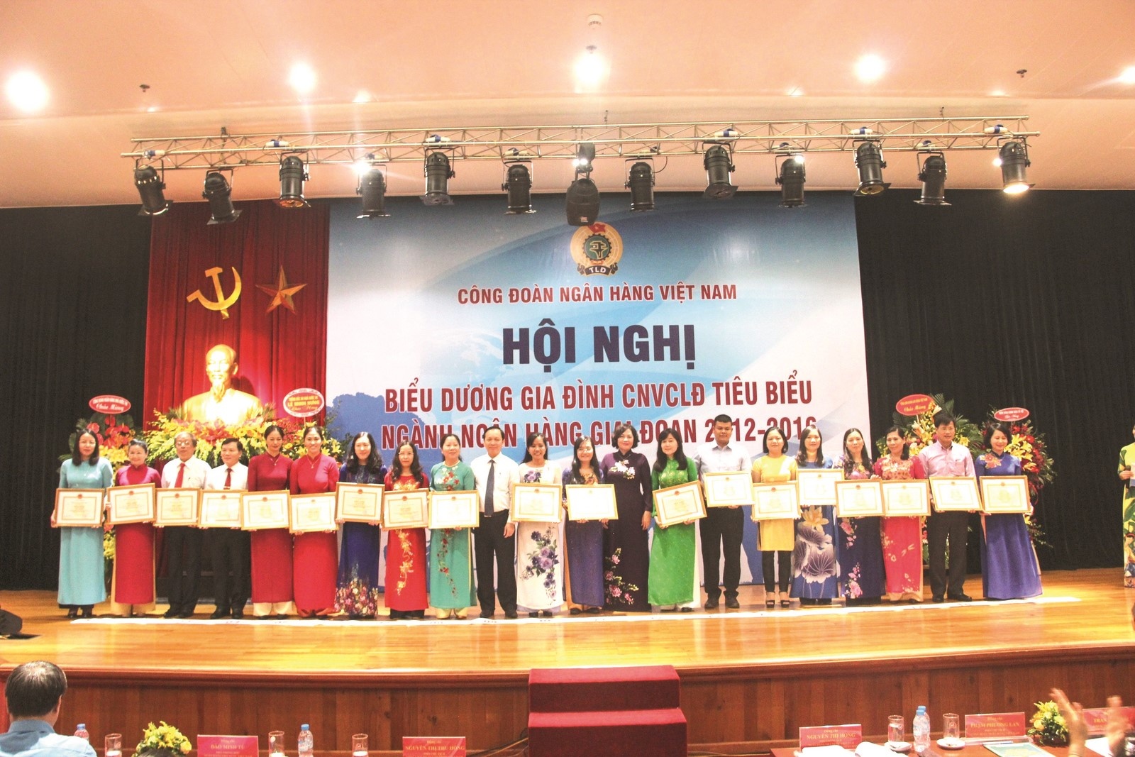 hoat dong cong doan ngan hang viet nam qua anh