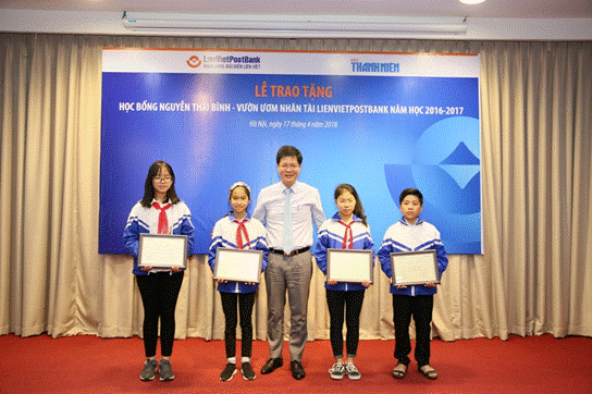 LienVietPostBank trao học bổng cho học sinh, sinh viên khu vực phía Bắc
