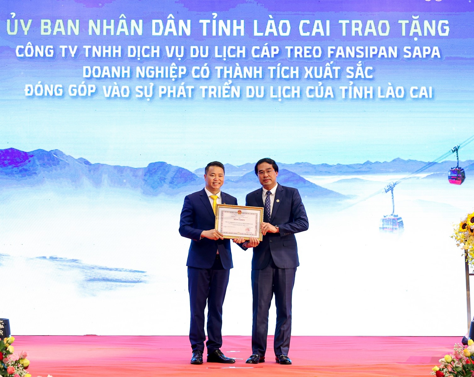 sun world fansipan legend ky niem 5 nam ngay van hanh tuyen cap treo len dinh fansipan