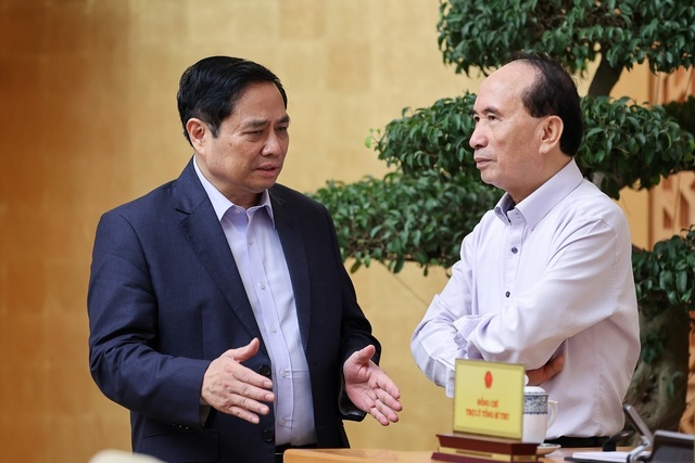 thu tuong khan truong quyet liet trien khai cac chinh sach de nguoi dan doanh nghiep duoc huong thu som huong thu that