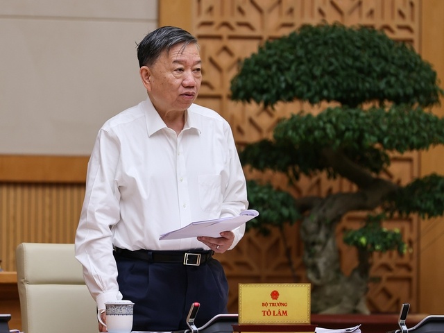 thu tuong khan truong quyet liet trien khai cac chinh sach de nguoi dan doanh nghiep duoc huong thu som huong thu that