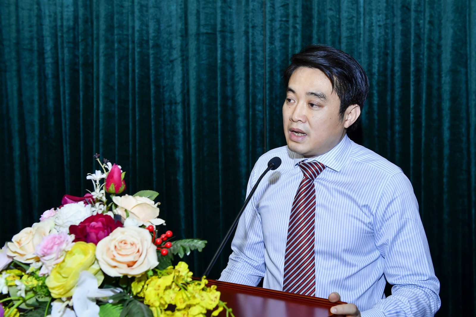 cong bo quyet dinh bo nhiem pho chanh van phong ngan hang nha nuoc viet nam
