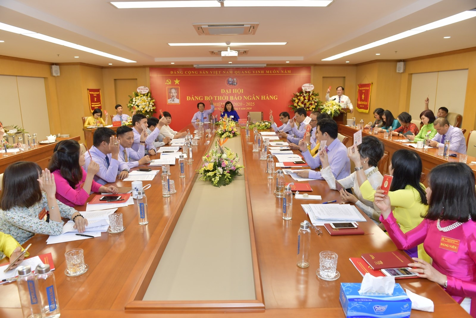 dai hoi dang bo thoi bao ngan hang nhiem ky 2020 2025 thanh cong tot dep